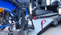 Überarbeitete Norm für Kraftfahrzeuge zur Beförderung mobilitätsbehinderter Personen