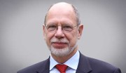 Die Gesellschafterversammlung des Klinikverbunds der gesetzlichen Unfallversicherung hat einen neuen Vorsitzenden auf Arbeitgeberseite. Dr. Uwe Müller (BG RCI) ist Nachfolger von Klaus Peter Röskes (BG Verkehr), der nicht erneut zur Wahl angetreten ist.