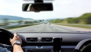 Die diesjährige Schwerpunktaktion des Deutschen Verkehrssicherheitsrats (DVR) befasst sich mit Aufmerksamkeitsdefiziten und Fahrtüchtigkeit im Straßenverkehr, um Unfälle auf Arbeits- und Dienstwegen zu vermeiden.