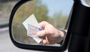 Geht es nach dem EU-Parlament, sollen schwere Verkehrsverstöße in einem EU-Land künftig EU-weit zum Führerscheinentzug führen können. Bis das Vorhaben umgesetzt werden kann, wird es aber noch dauern.