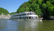 Die Arbeitsbedingungen an Bord von Flusskreuzfahrtschiffen sollen besser werden. Dazu haben die European Barge Union (EBU), der Gewerkschaftsverband European Transport Workers‘ Federation (ETF) und der Flusskreuzfahrtverband IG RiverCruise eine verbindliche Rahmenvereinbarung unterzeichnet.