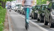 E-Scooter fahren macht Spaß – ist aber leider nicht ganz ungefährlich. Der TÜV-Verband hat angesichts hoher Unfallzahlen mit E-Scootern und Fahrrädern jetzt einen beschleunigten Ausbau der Zweiradinfrastruktur gefordert.