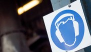 Das Institut für Arbeitsschutz der Deutschen Gesetzlichen Unfallversicherung (IFA) zeigt die Vorteile lärmgeminderter Druckluftdüsen in einem Film.