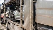 Der Branchenverband der europäischen Fahrzeuglogistiker ECG bemängelt gefährliche Liefersituationen vor Autohäusern.
