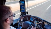 Für eine Studie zu Spiegelersatzsystemen (SES) in Fahrzeugen sucht die BG Verkehr Lkw-Fahrerinnen und Fahrer mit Gleitsichtbrillen für Testfahrten in einem Fahrsimulator.