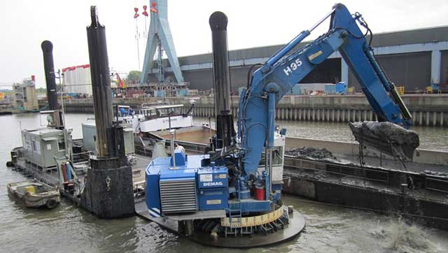 Content-Teaser_Binnenschifffahrt_Schwimmende-Geräte_Bau_Ausrüstung.jpg Hydraulikbagger auf Schwimmkörper