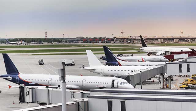 Flugzeuge auf einem Flughafen