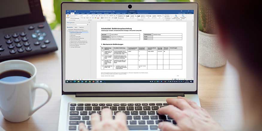 Computerbildschirm zeigt Dokument zur Gefährdungsbeurteilung