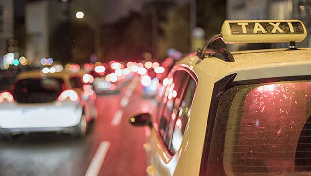Content-Teaser_Taxi_Abstand.jpg Taxi bei Nacht