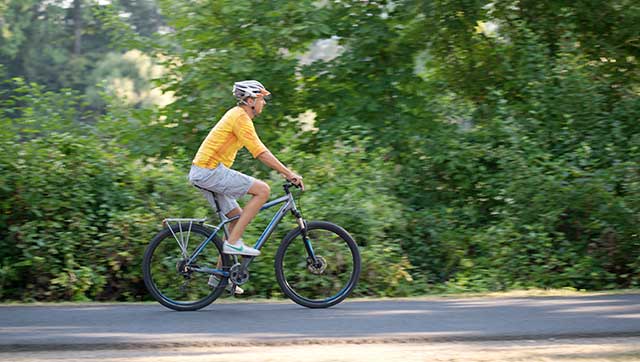 Mann auf Fahrrad