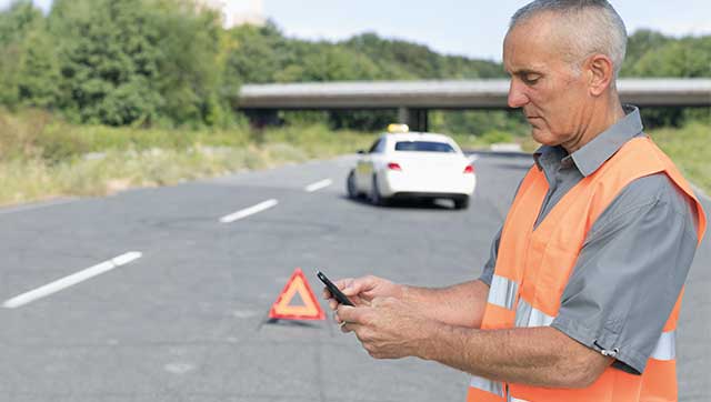 Taxifahrer fordert bei Panne Hilfe an