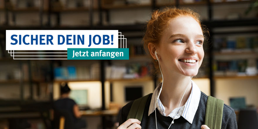 Junge Frau lächelt; Slogan "Sicher dein Job! Jetzt anfangen"