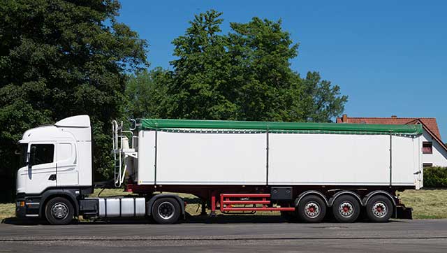 Lkw von der Seite betrachtet