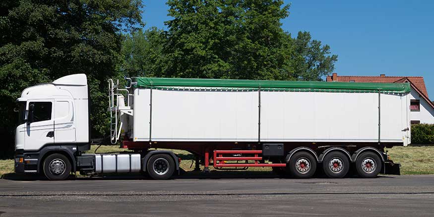 Lkw von der Seite betrachtet